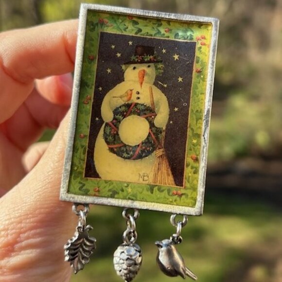 HOLIDAY🎄🎄MARJOLIEN BASTIN Snowman Wreath Pewter BROOCH - Picture 1 of 7